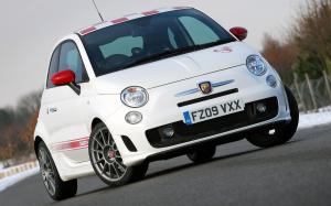 Abarth 500 esseesse 2009 года (UK)
